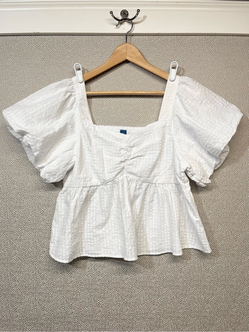 L Old Navy White Puff-Sleeve Square Neck Peplum Top
